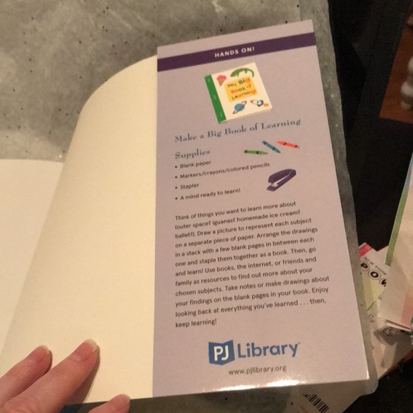 🎉2/15.00🎉 Raisel’s Riddle, like new gift giving condition book, PJ Library - Picture 8 of 9